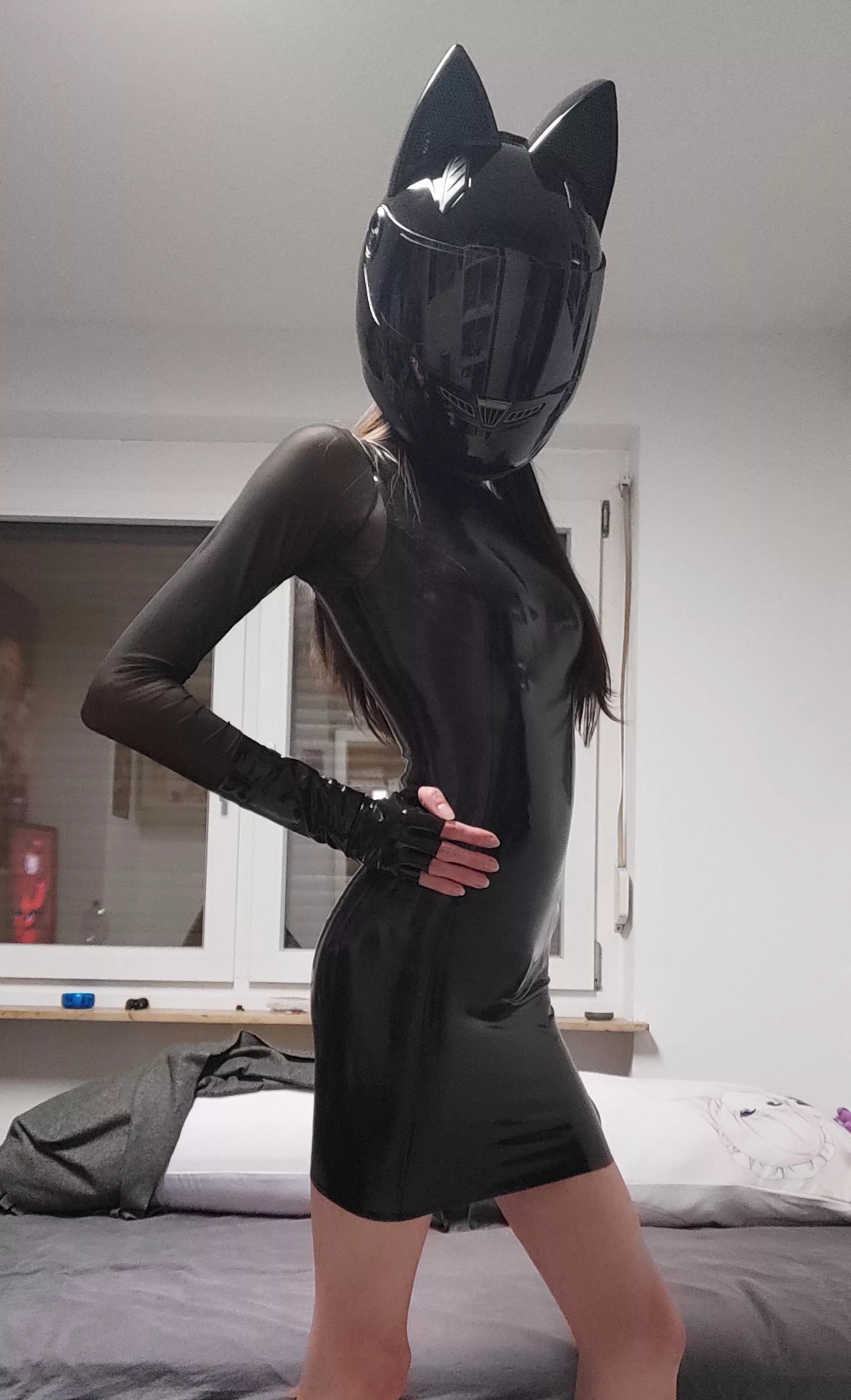 The helmet stays on during sex! ^~^