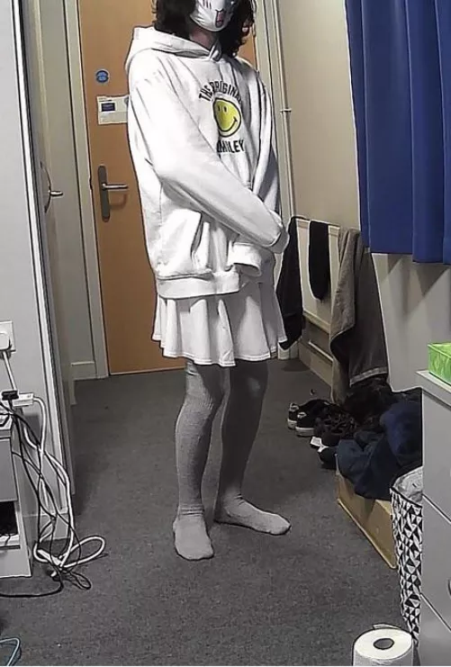 The hoodie do be oversized tho The hoodie do be oversized tho