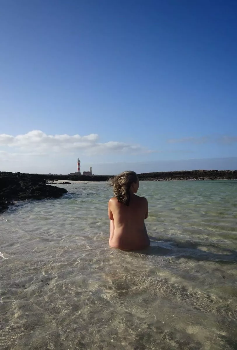The lighthouse at ElCotillo in Fuerteventura (Holly - _free_to_be_me_ on Twitter) The lighthouse at ElCotillo in Fuerteventura (Holly - _free_to_be_me_ on Twitter)