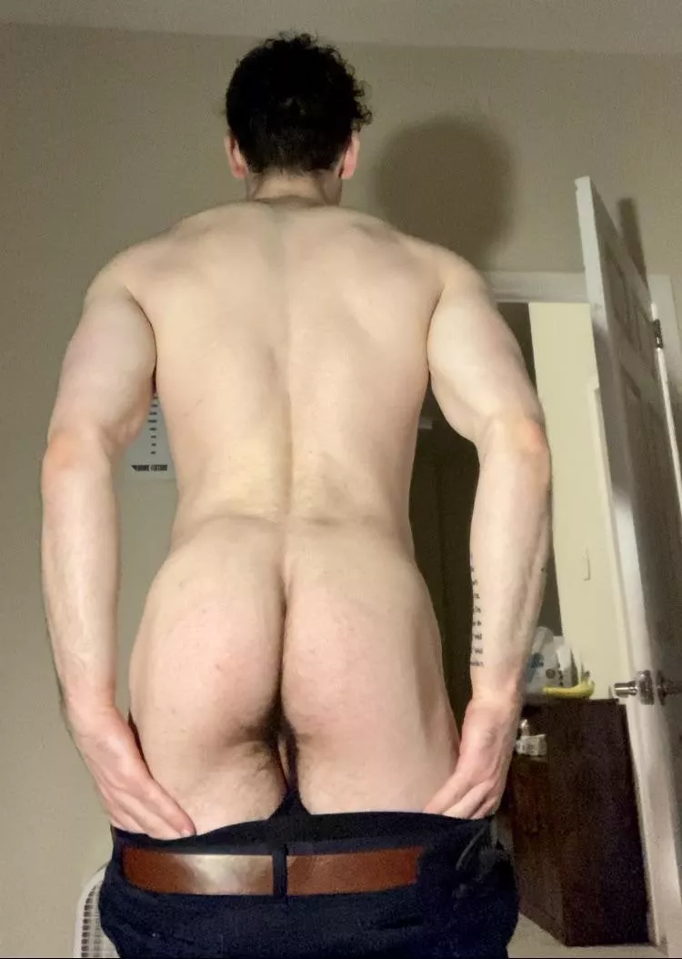 The lights are dimmed, you’re sat down, time for me to start the show The lights are dimmed, you’re sat down, time for me to start the show