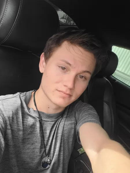 The lonely single 21 yo who felt confident enough to share a pic for once, cause why not? The lonely single 21 yo who felt confident enough to share a pic for once, cause why not?