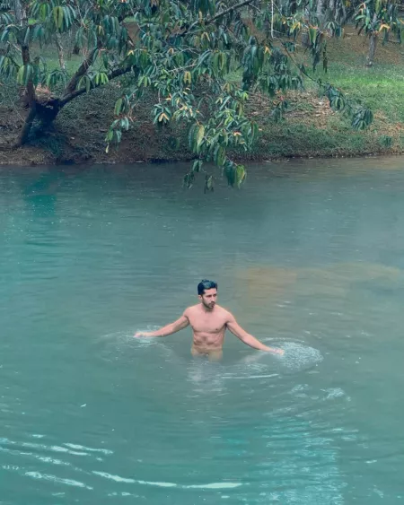 The mountains, the river, the animals…everything lends itself to a naked adventure 😌 The mountains, the river, the animals…everything lends itself to a naked adventure 😌