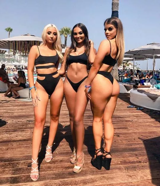 The one on the end knows🏃 The one on the end knows🏃