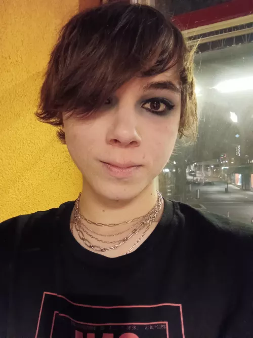 The other picture wasn't very cute, this one is better ^^