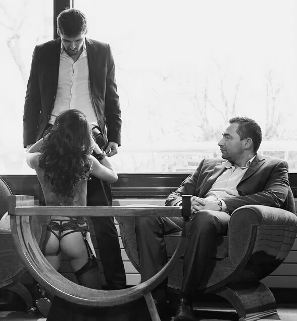 The Perfect Wife is a good hostess when friends visit. The Perfect Wife is a good hostess when friends visit.