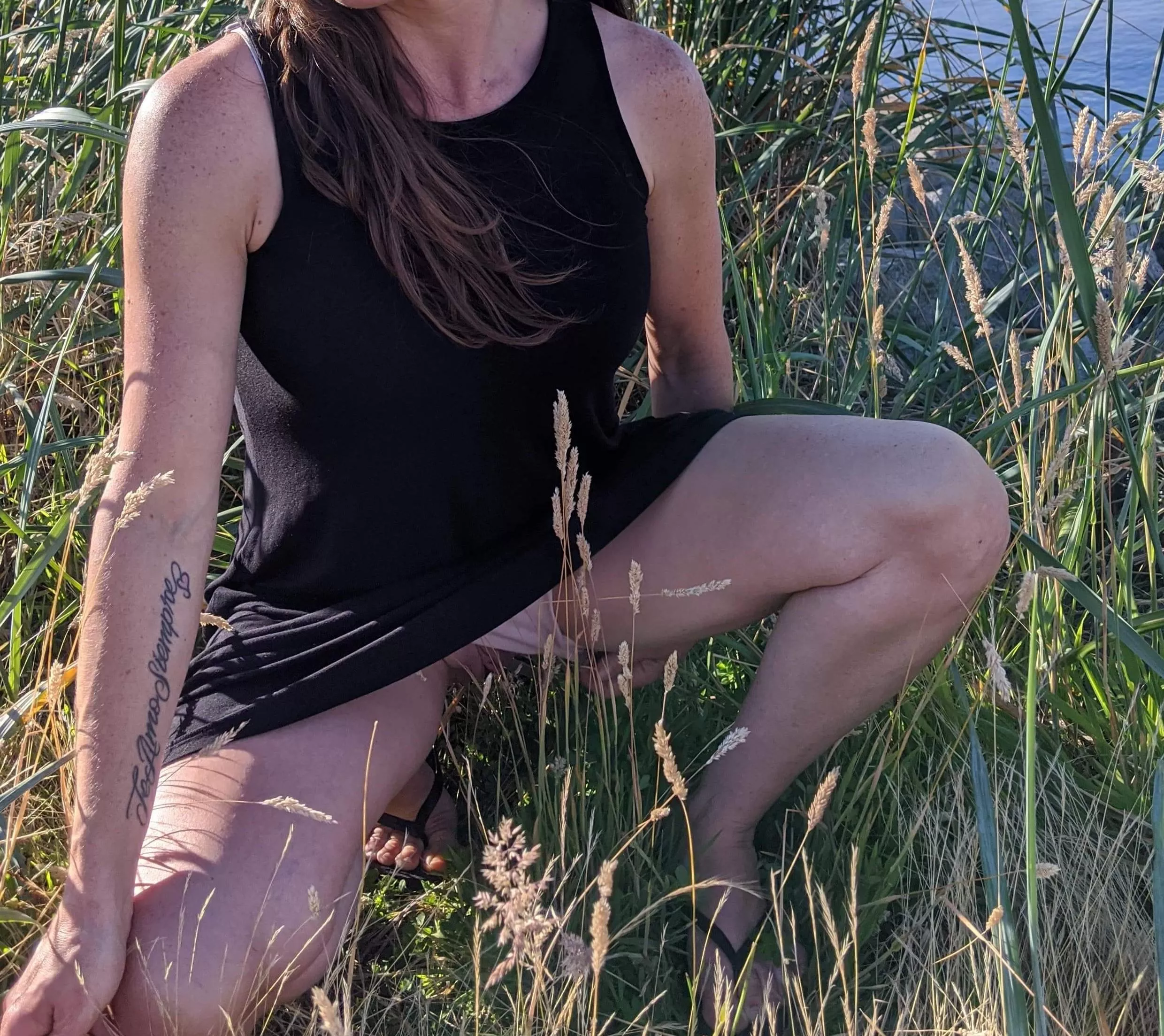 The quean let her hubby meet me for lunch. We took some fun photos like this one 😜