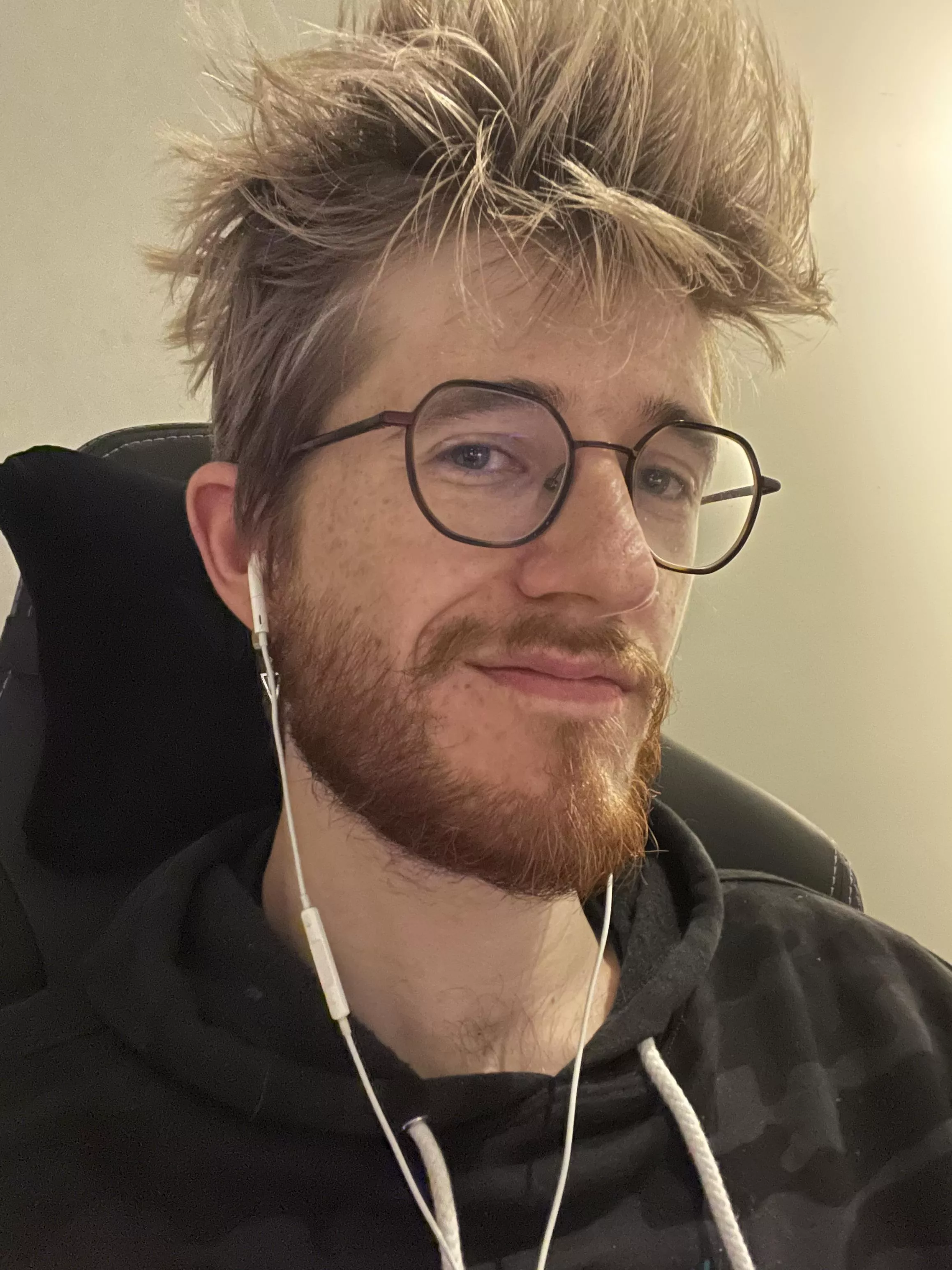 The scruff seems to be working out for me, so I’m keeping it going for a little while longer :3