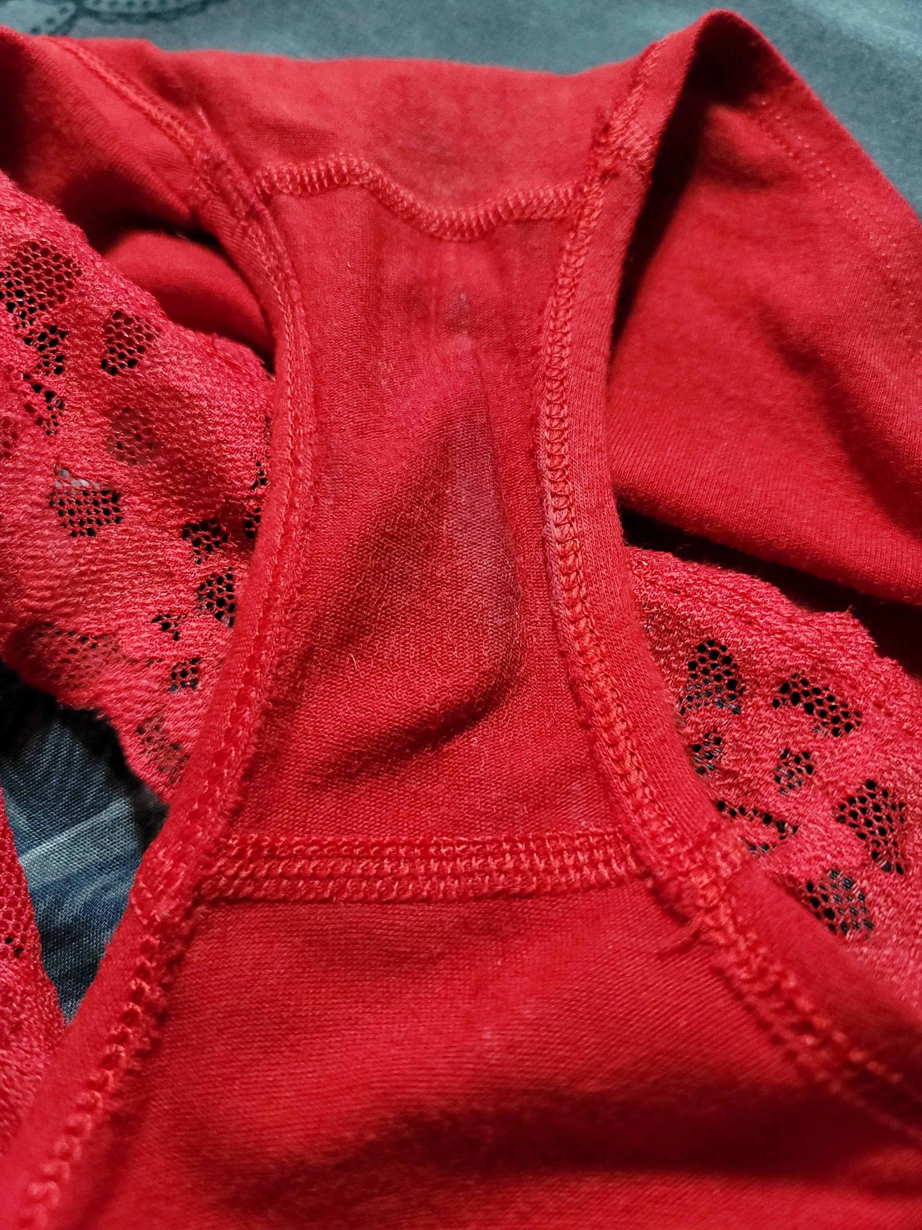 The smell of these mid 20s Latina panties will hypnotize you. The smell of these mid 20s Latina panties will hypnotize you.