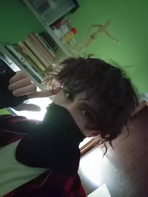 The statue in the background is not doing a german salute, its just pointing forward เธ
^โข๏ปโข^เธ
 The statue in the background is not doing a german salute, its just pointing forward เธ
^โข๏ปโข^เธ