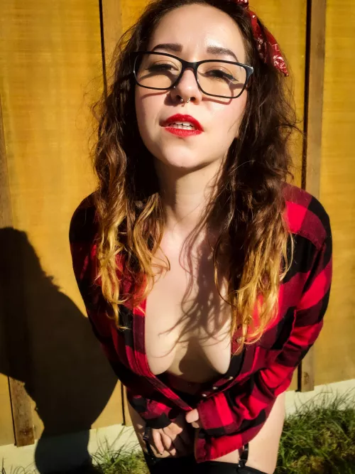 The sun was in my face, but I couldn't resist the lighting 💋🤓