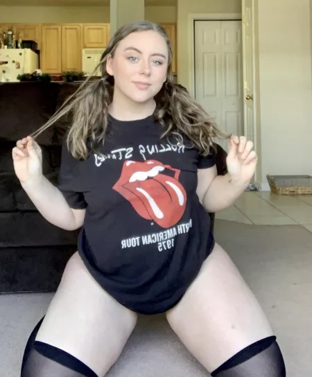 The thicker the thighs just mean thereβs more to play with π wanna have some fun π