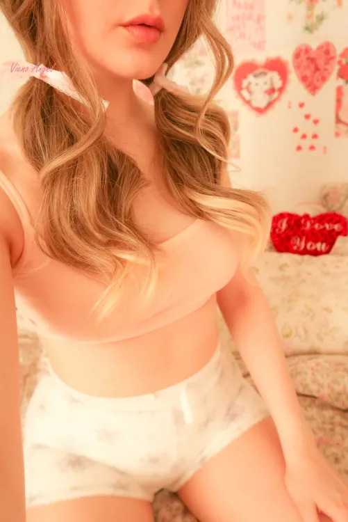 The tight front seam on these fuzzy shorts is an endless source of entertainment🌸