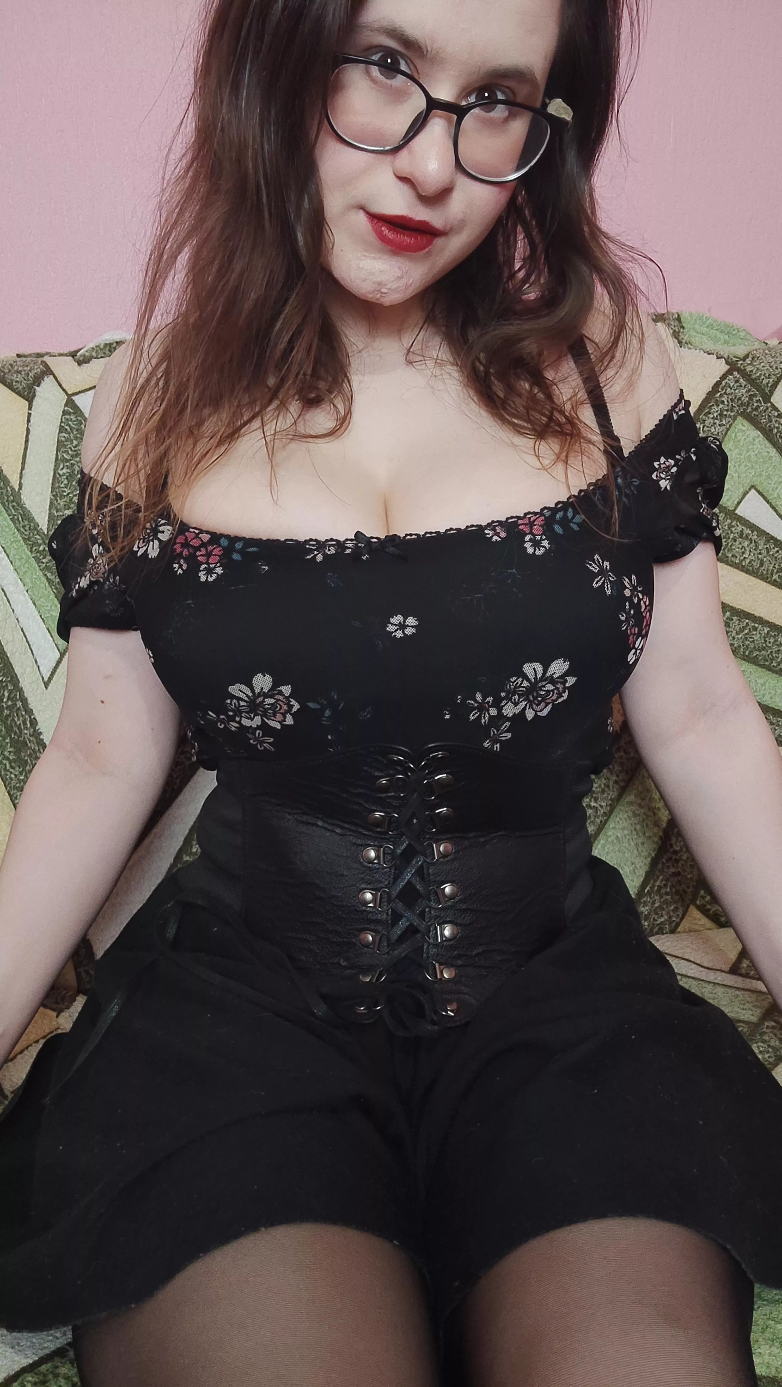 The tits want out of my shirt 🤭 The tits want out of my shirt 🤭