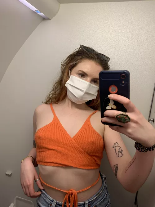 The top I wore on this flight did not want to stay put 😅