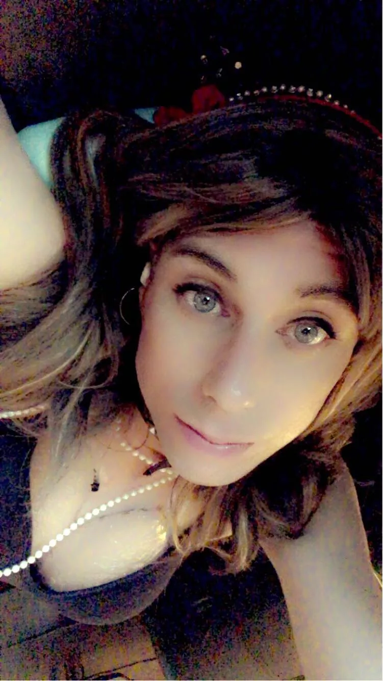 The weekend is here and all I want is cock The weekend is here and all I want is cock