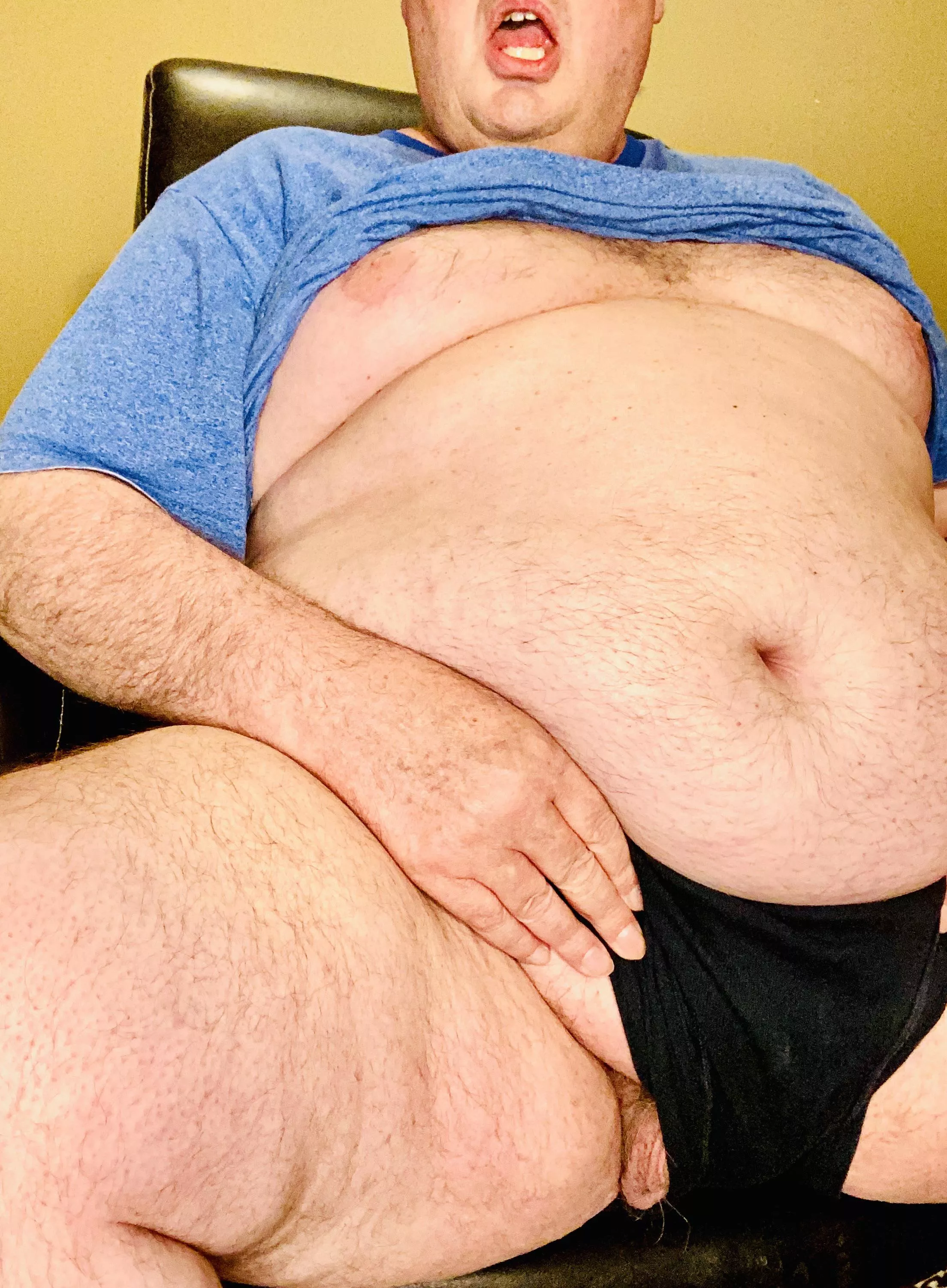 The weekend is here. I hope it’s a hot one. Link to my free OF page in my bio + comments.