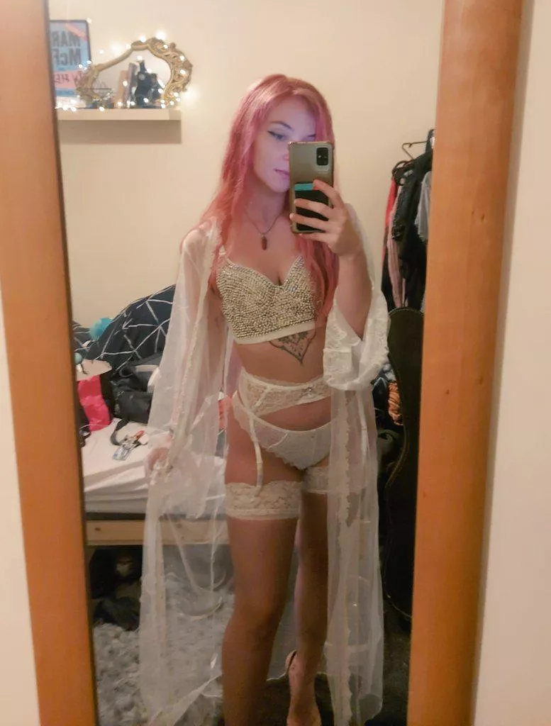 The white makes the pink stand out moreπ The white makes the pink stand out moreπ