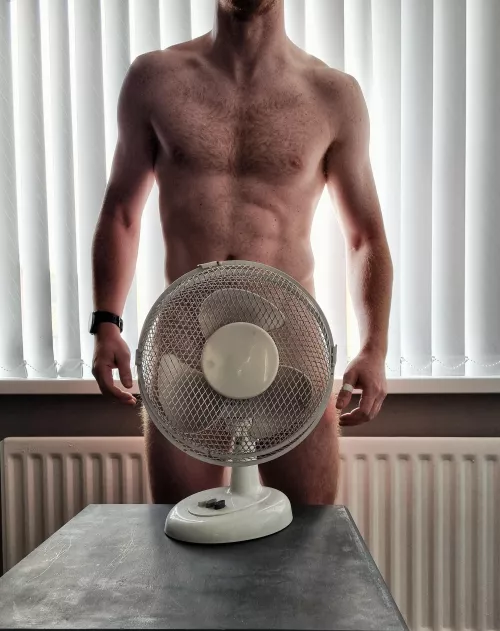 The young folk always talk about taking pictures with only fans...