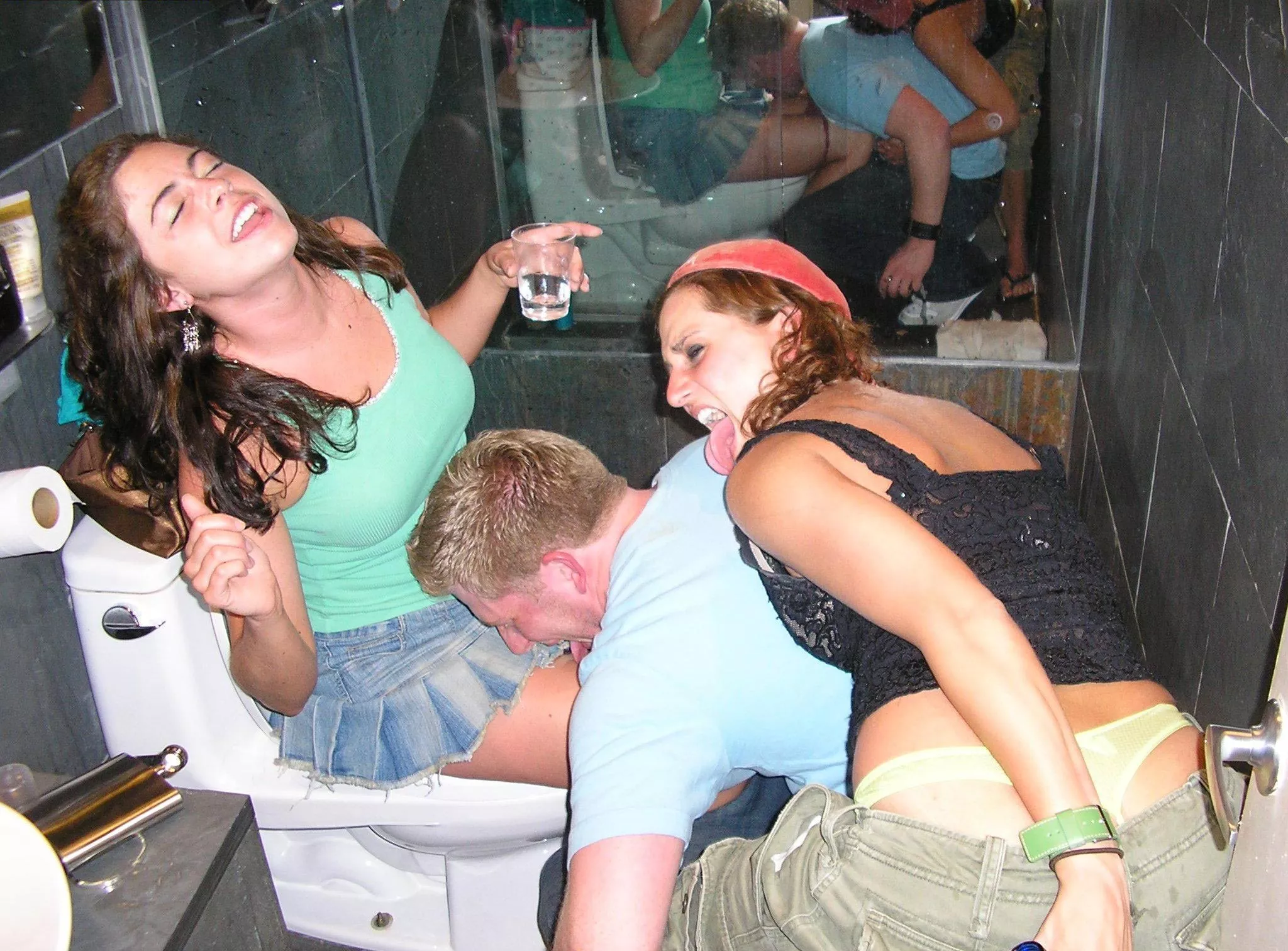 There's a lot going on in this picture, and I'm not sure what to make of it There's a lot going on in this picture, and I'm not sure what to make of it