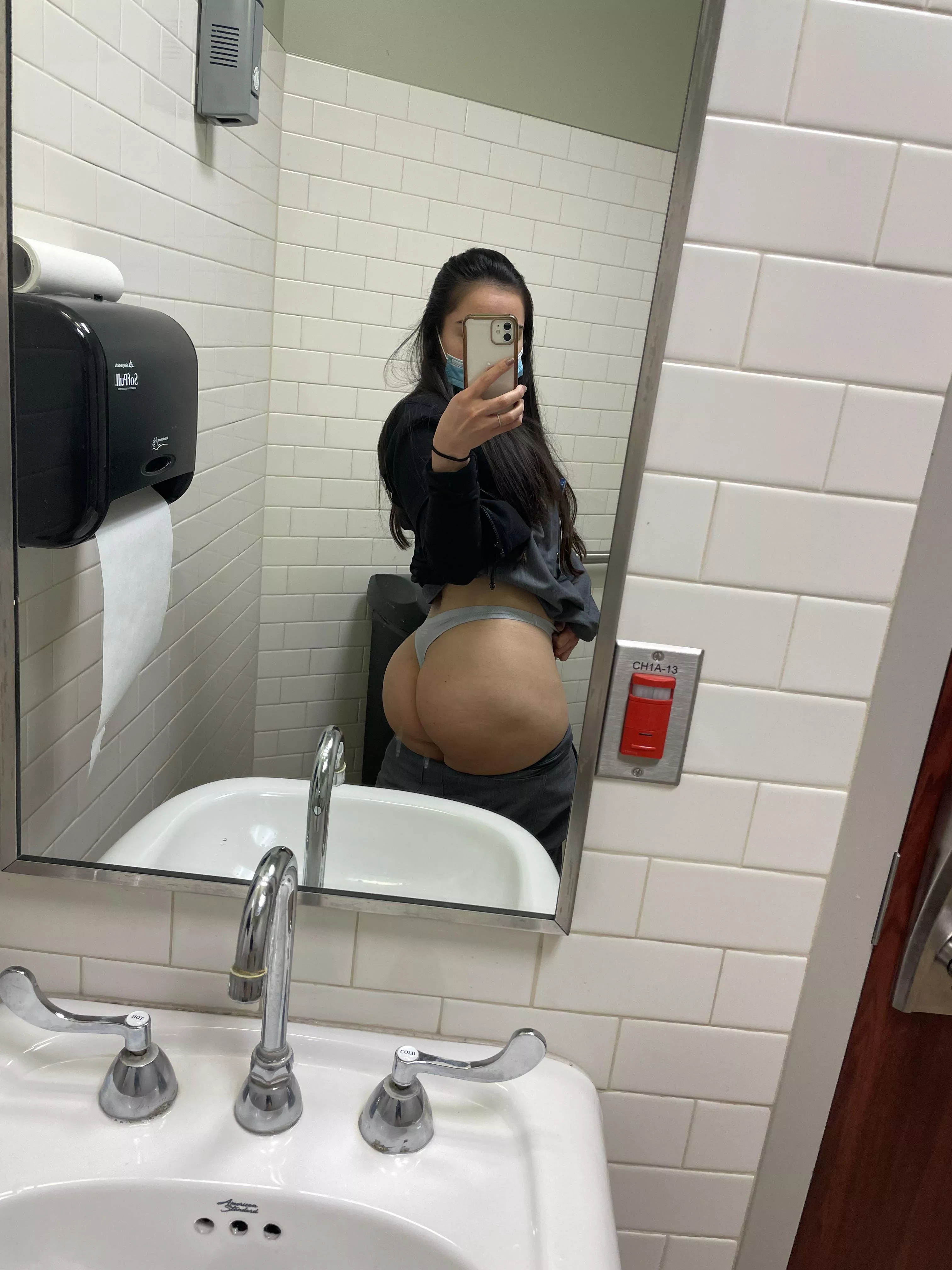 There’s a winter storm and I wish I had someone to sleep with tonight in the hospital since I have to stay the night ❄️🥺 [Original Content] [27y/o]