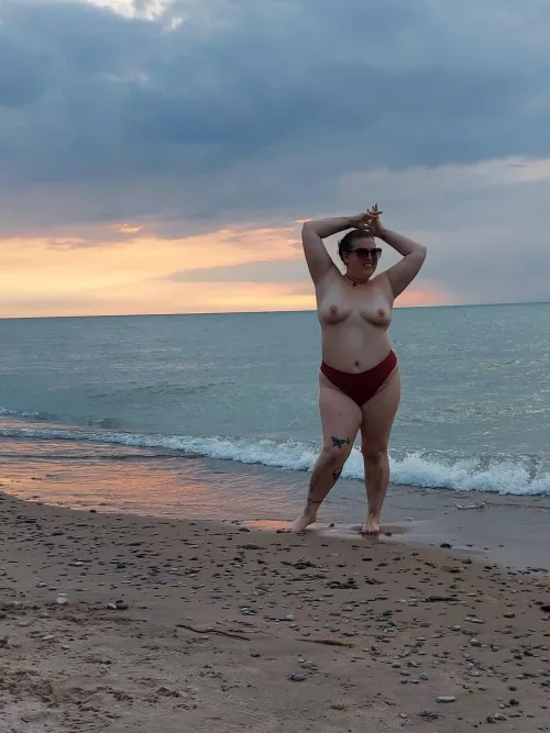 There's lots of people on the beaches in Ontario where flashing is legal ❤ can't wait for summer