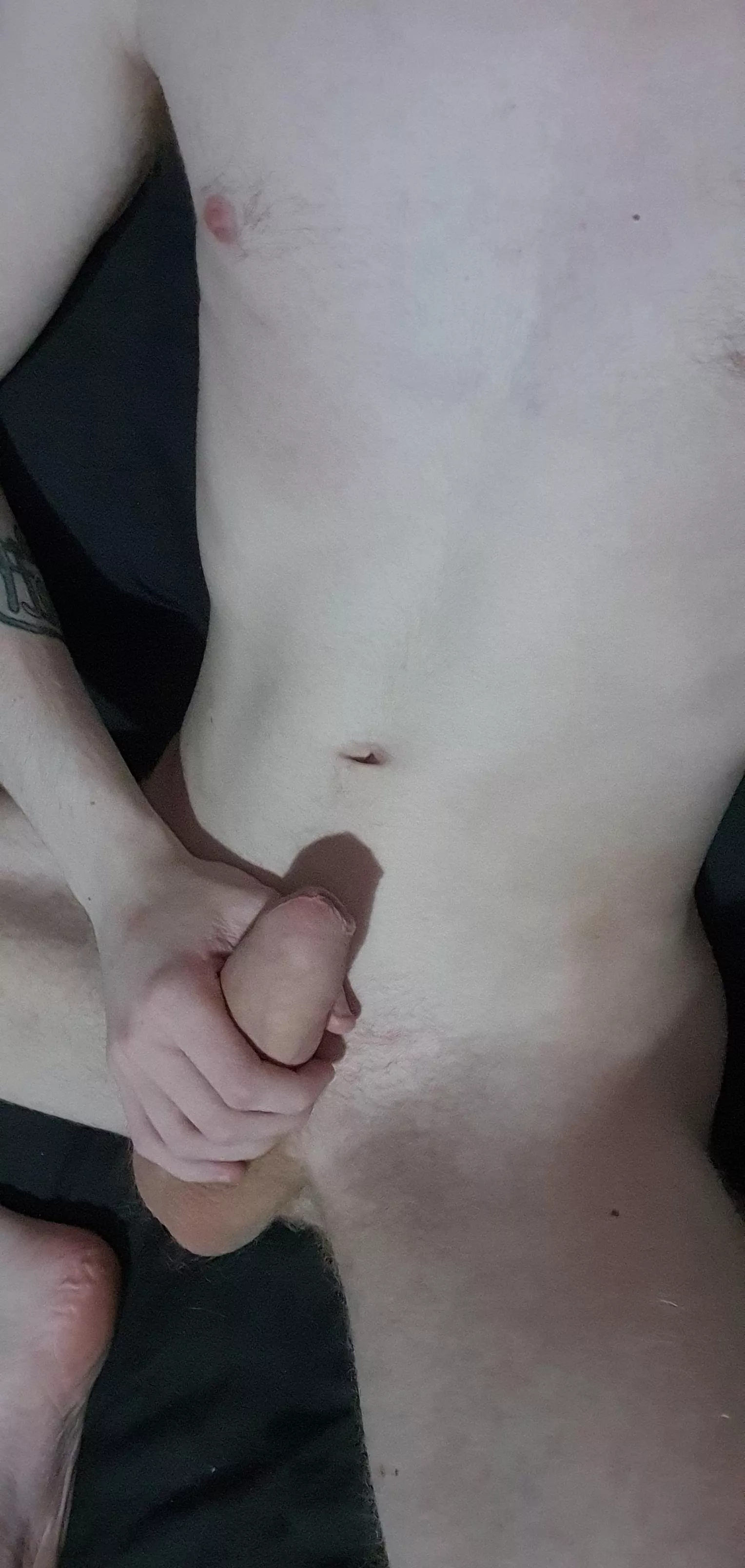 there's no better way to start the week then posting nudes on reddit 😉