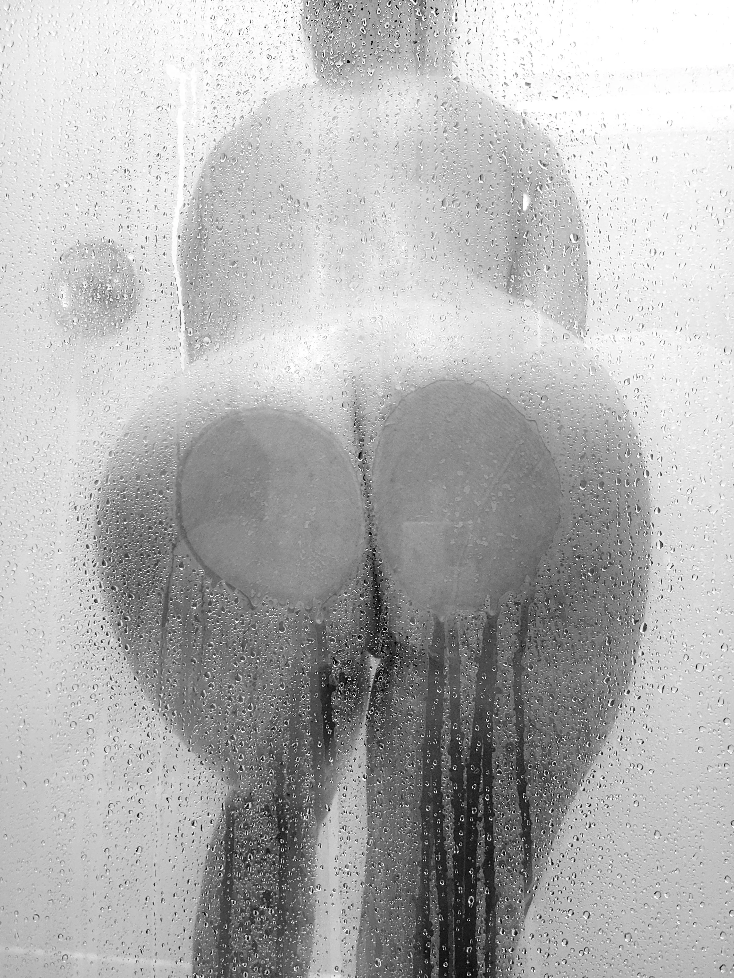 There's nothing better than thicc MILF ass in a hot shower.