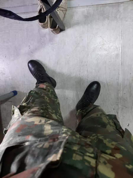 Theres something bothering me .. i dont remember my pants being so tight ๐ฉ Theres something bothering me .. i dont remember my pants being so tight ๐ฉ