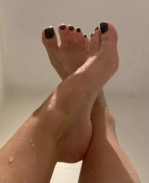 These are my feets. If you want more of them just DM me!☺️ These are my feets. If you want more of them just DM me!☺️