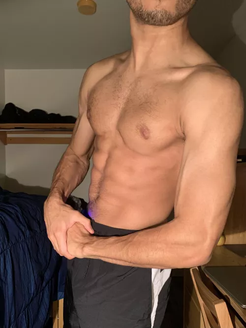 These arms are made for squeezing 💪🏽 These arms are made for squeezing 💪🏽