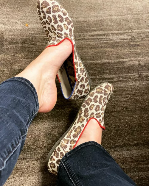 These flats make my feet so stinky π