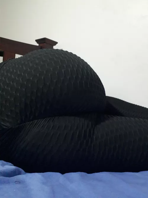 These legging take the cake and hide it too~ These legging take the cake and hide it too~