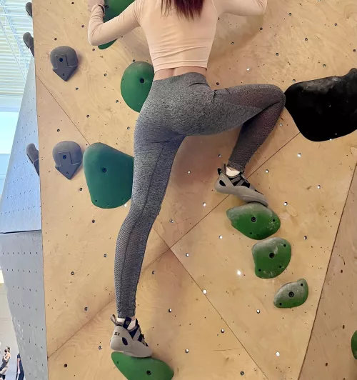 These leggings donβt leave much to the imagination