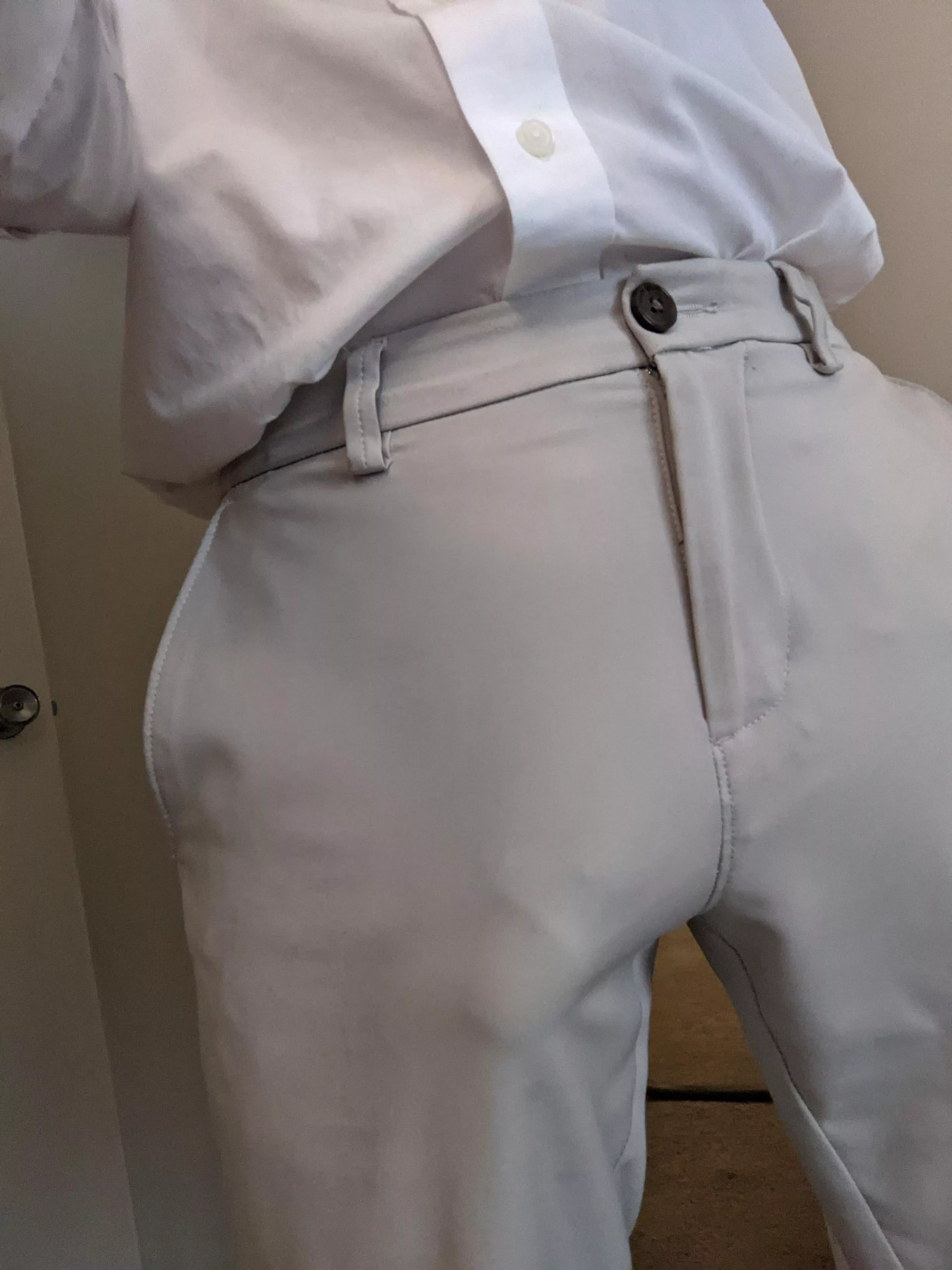 These pants aren't even that skinny 😩