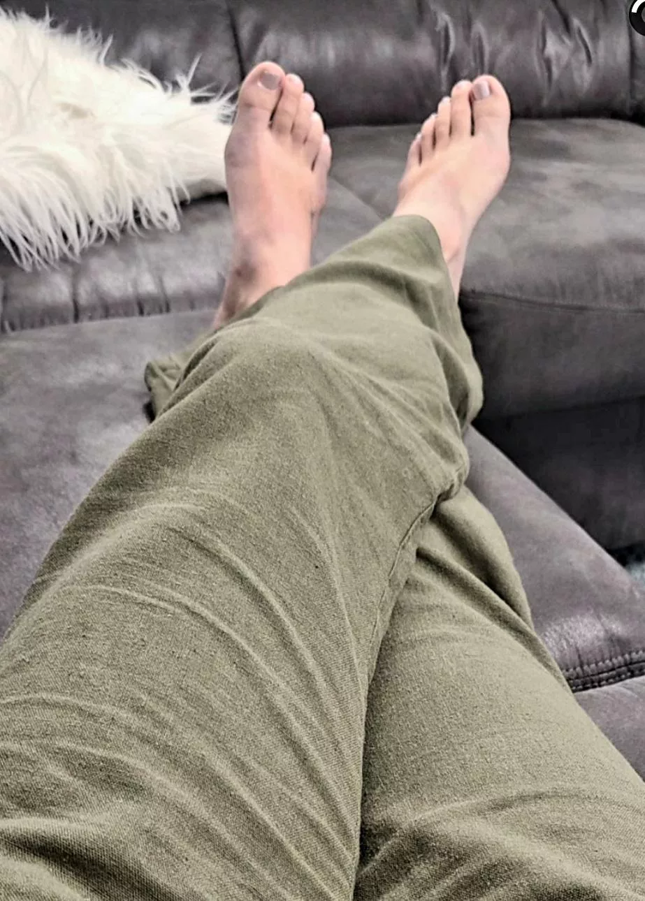 These toes look like they could use some attention These toes look like they could use some attention