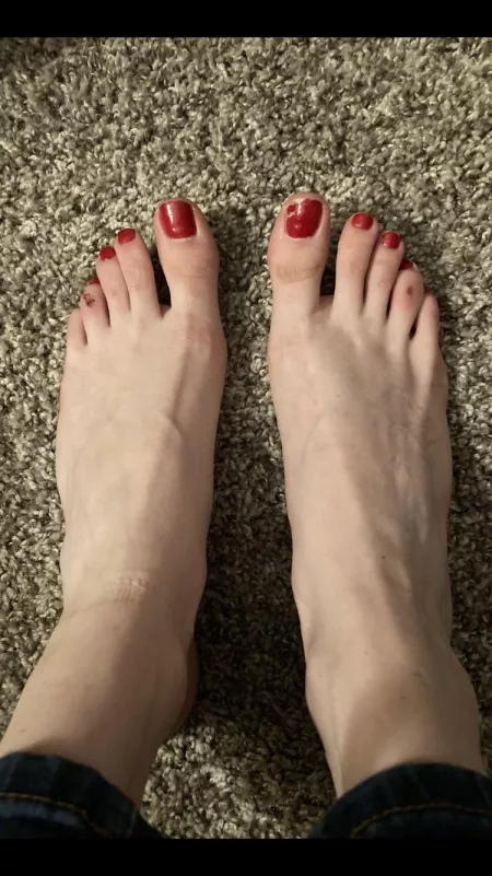 Theyβre sweaty, dirty and stinky and I want them licked clean ;)