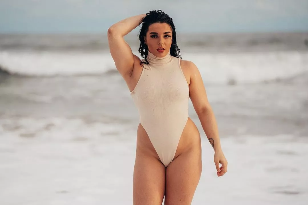 Thicc Deonna Thicc Deonna
