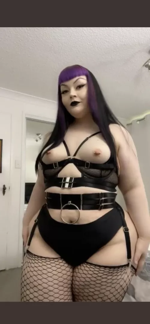 Thicc, goth and nasty! 💜💦