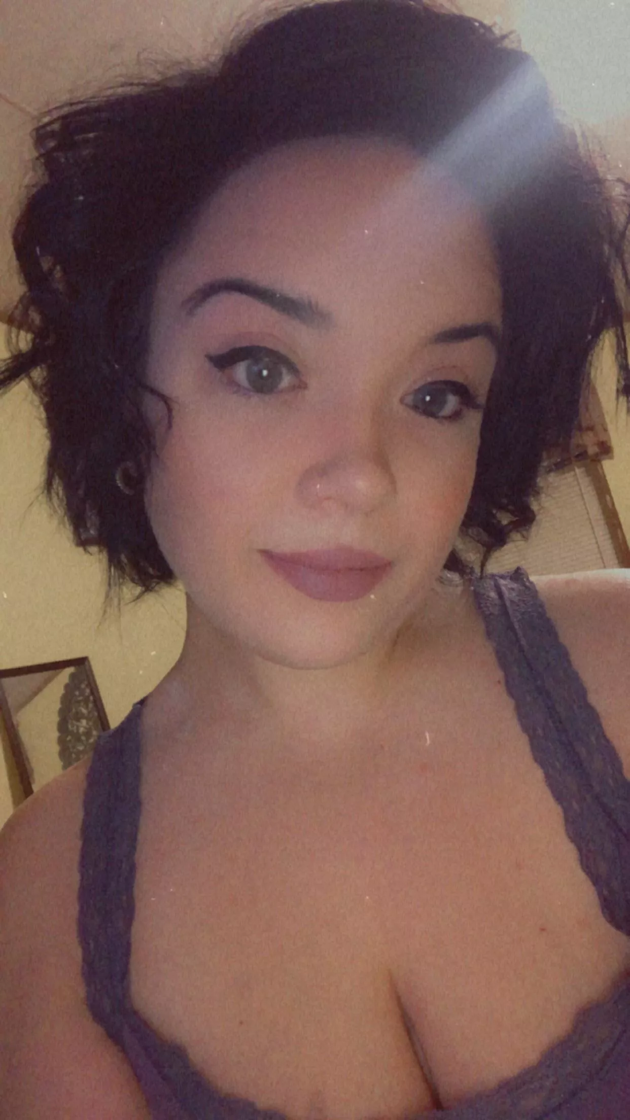 Thicc short haired chicks 🤌