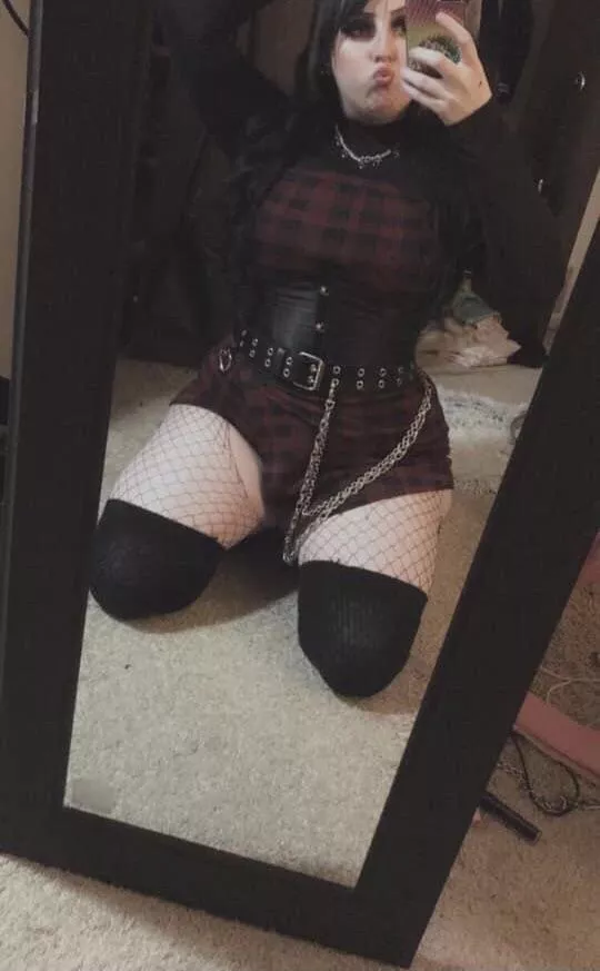 thicc thigh e~girl at your service π₯° thicc thigh e~girl at your service π₯°