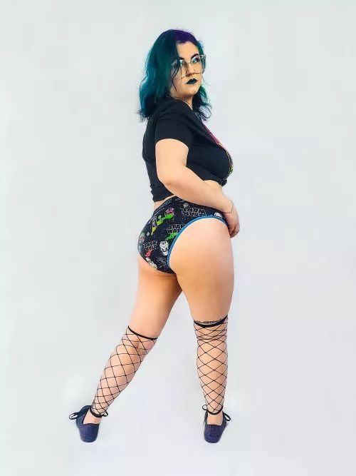 Thick and nerdy 🖤 Thick and nerdy 🖤