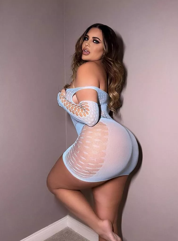 Thick babe ready for a night out