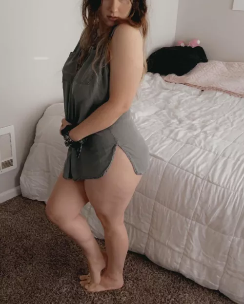 THICK Brunette Slutπ SUBSCRIBE to my FREE OnlyFans Link in the comments β¬οΈ