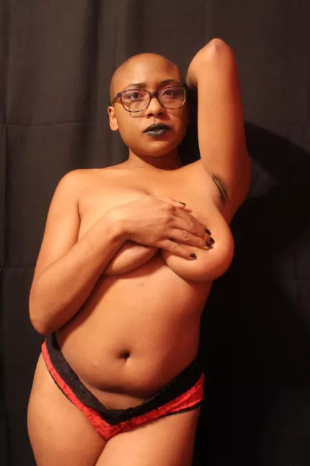 Thick Goth ready for Spooky Season