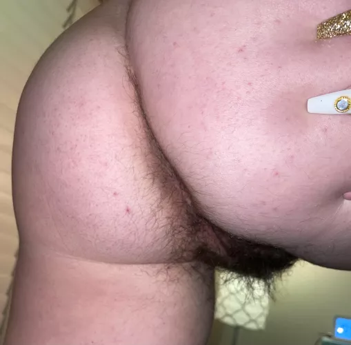 Thick & hairy 😏 Thick & hairy 😏