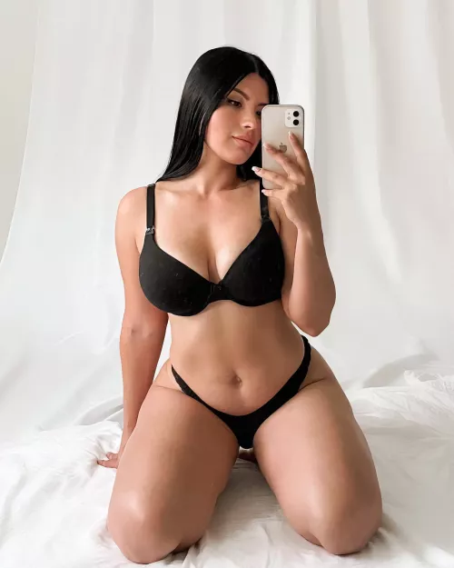 Thick MILF Thick MILF