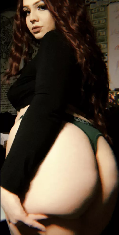 Thick tatted latina with a tight squirting pussy. I also do anal 💦 link to my free page in the comments