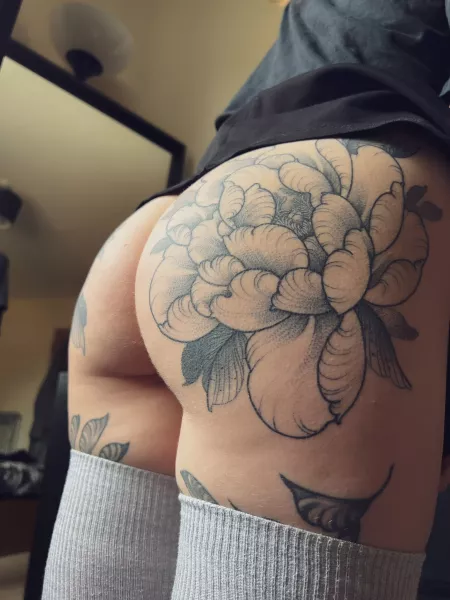 Thick thighs and cheeks Thick thighs and cheeks