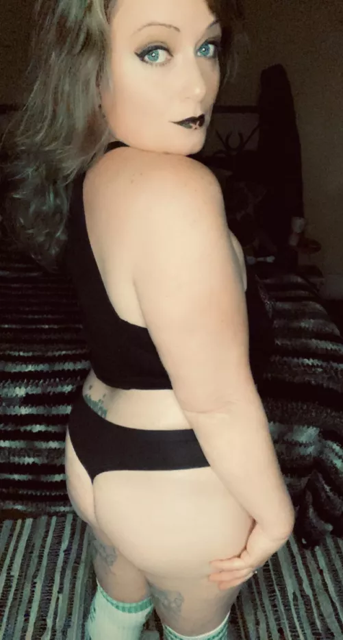 Thick white milfπ bend me over? Thick white milfπ bend me over?