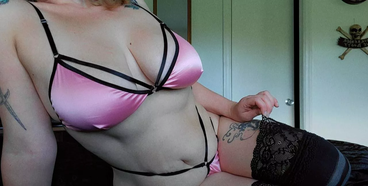 Thigh high socks anyone? 😌